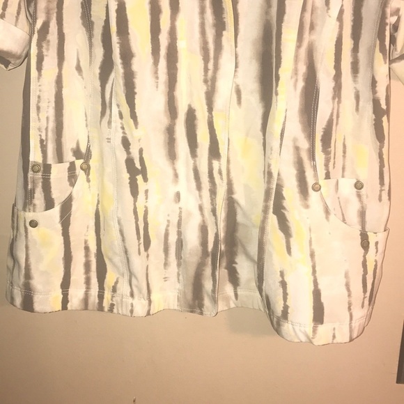 Zenergy Chico’s Animal Print Short Sleeve Jacket - Picture 3 of 8